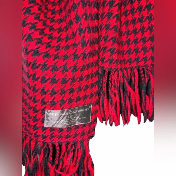 D&Y Red and Black Houndstooth Scarf - Picture 4 of 4